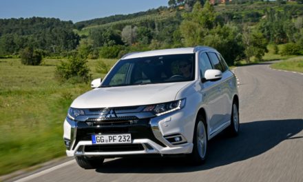 2019 MITSUBISHI OUTLANDER PHEV: ELECTRIC AND MORE