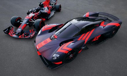 ASTON MARTIN VALKYRIE WOWS CROWDS ON PUBLIC DEBUT AT SILVERSTONE