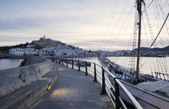 LEAVE ON A JET PLANE WITH BRITISH AIRWAYS’ BEAT THE WEATHER OFFER: 50,000 SEATS AT £50 EACH-WAY