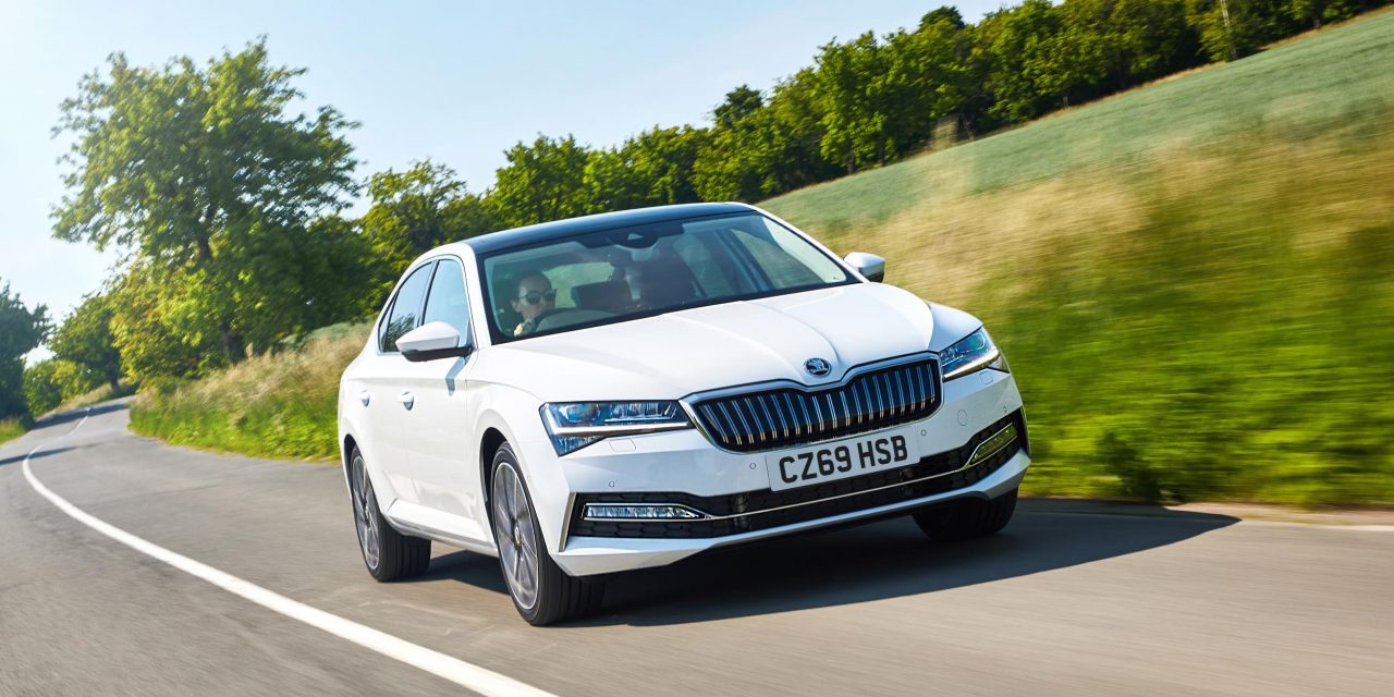 ŠKODA ANNOUNCES SUPERB PRICING AND SPECIFICATION FOR ITS FIRST HYBRID MODEL