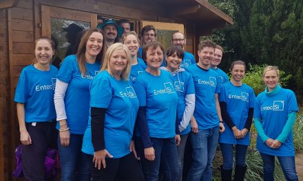 Entec Si volunteers spruce up charity garden