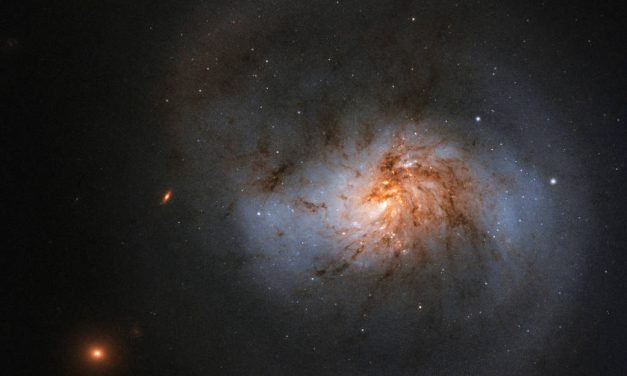 Hubble Sees Dusty Galaxy With Supermassive Center