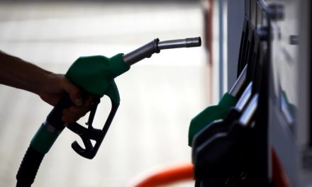 Cost of refuelling a car at lowest level in four years after oil price plummets