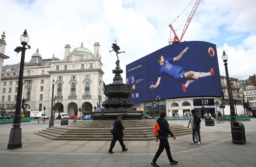 HYUNDAI HOSTS CHELSEA FC TAKEOVER AT PICCADILLY CIRCUS FOR NEW KIT LAUNCH