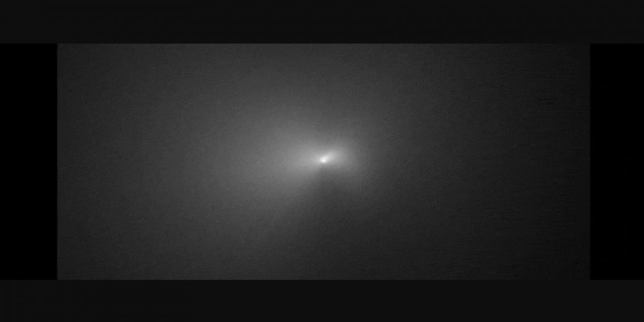 Hubble Snaps Close-Up of Celebrity Comet NEOWISE