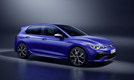 THE NEW GOLF R GETS OFF TO A FLYING START: WORLD PREMIERE OF THE MOST POWERFUL SERIES- PRODUCTION GOLF YET