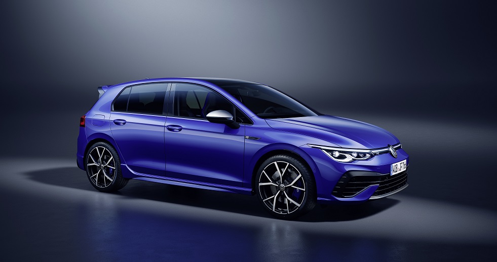THE NEW GOLF R GETS OFF TO A FLYING START: WORLD PREMIERE OF THE MOST POWERFUL SERIES- PRODUCTION GOLF YET