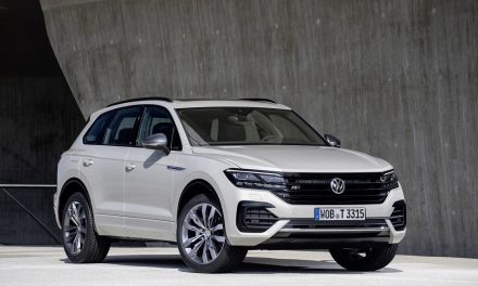 CAR AND SMARTPHONE MERGE INTO ONE: TOUAREG NOW PARKS BY REMOTE CONTROL