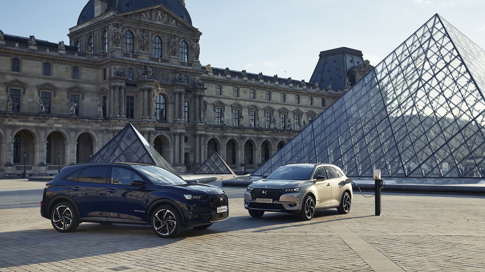 DS Automobiles reveals DS 7 CROSSBACK LOUVRE