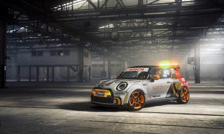 The MINI Electric Pacesetter inspired by John Cooper Works. The first electric MINI as a FIA Formula E Safety Car