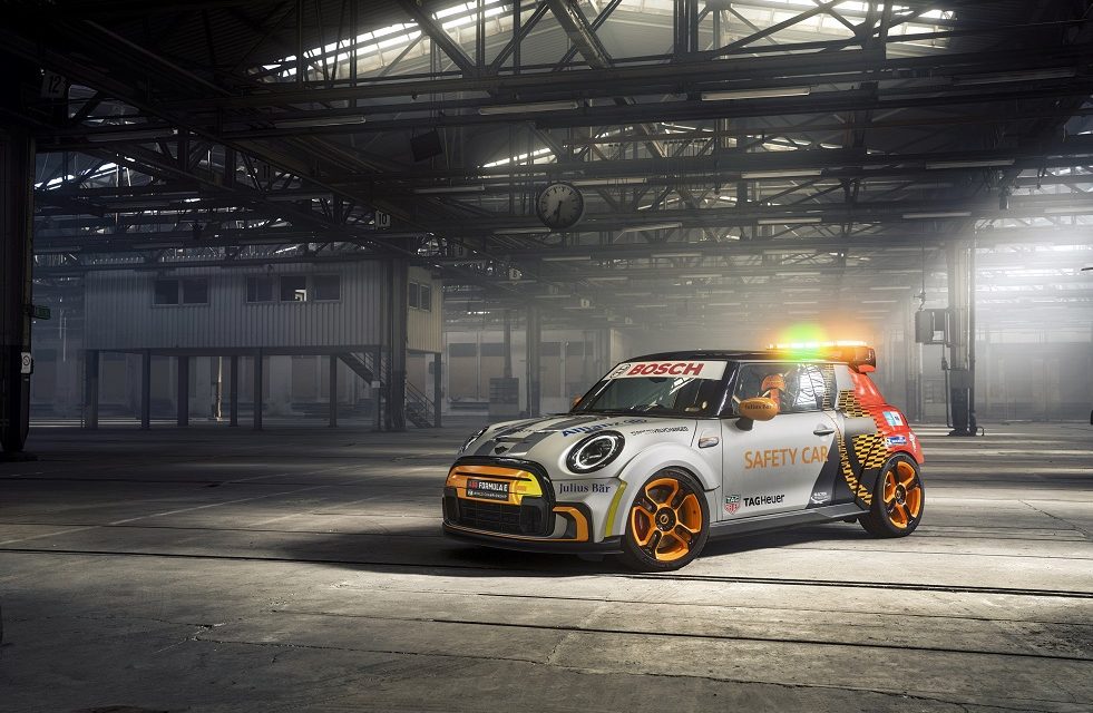 The MINI Electric Pacesetter inspired by John Cooper Works. The first electric MINI as a FIA Formula E Safety Car