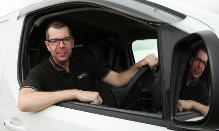 Solihull businessman Elliott sparkles with ‘diamond’ customer service award