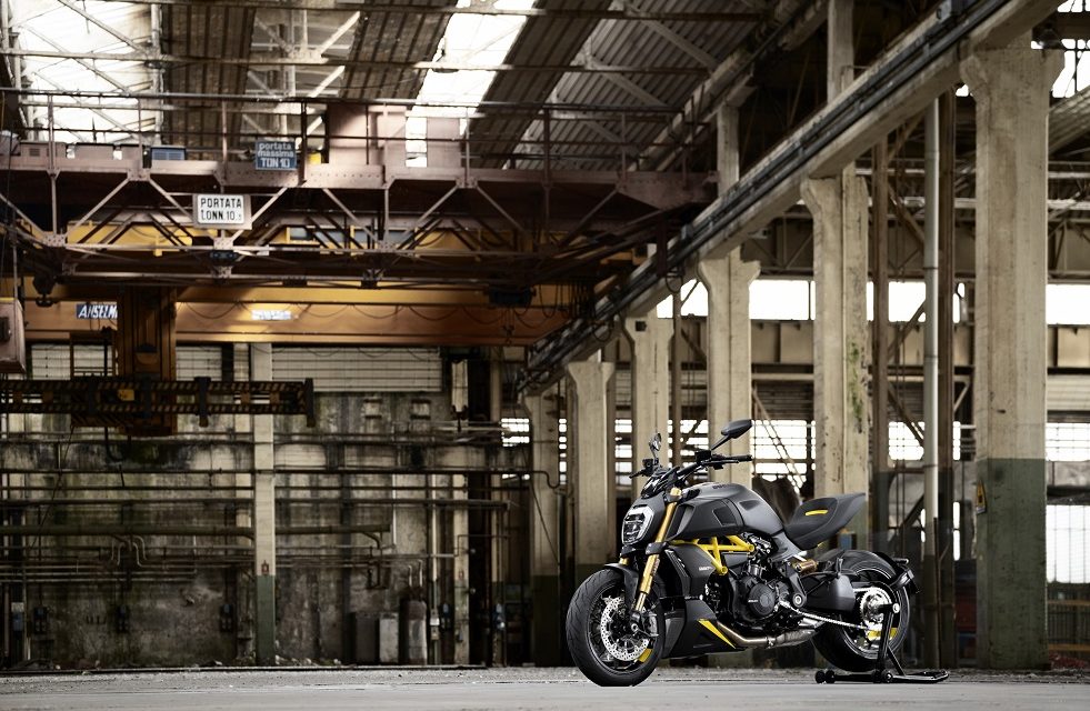 Lights on me: new Black and Steel version for the Diavel 1260 S