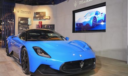 Maserati celebrates the launch of Situ Live with the MC20