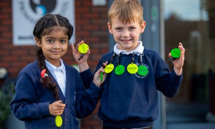 WARWICKSHIRE HOMEBUILDER HELPS PUPILS LOOK ON THE BRIGHT SIDE FOR WALK TO SCHOOL MONTH