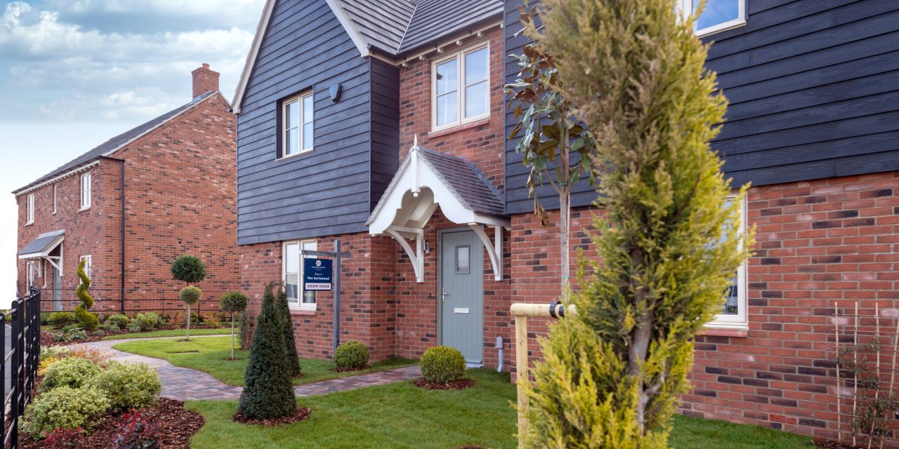 Housebuilder in Warwickshire helps plant thousands of trees and shrubs this year
