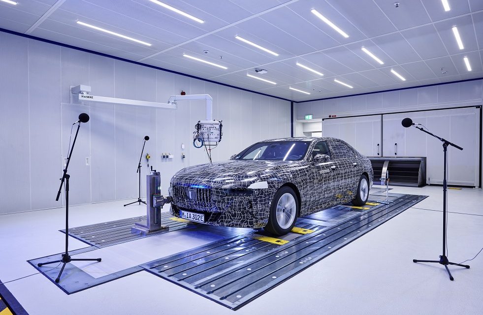 For the highest level of well-being in the luxury segment: the BMW i7 undergoes acoustic testing at the new FIZ North site.