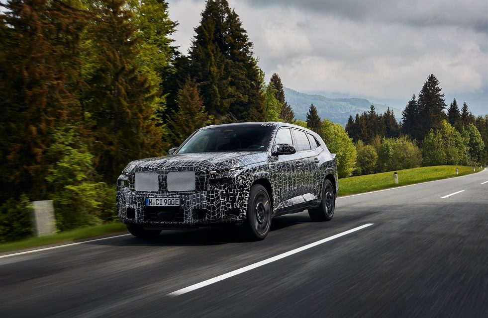 M feeling in a new dimension: Driving dynamics testing with the new BMW XM.