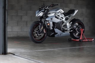 Triumph completes TE-1 motorcycle project with Helix electric powertrain