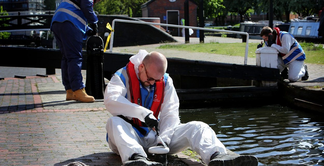 GMI Construction Group volunteers restore metalwork on canal lock gates