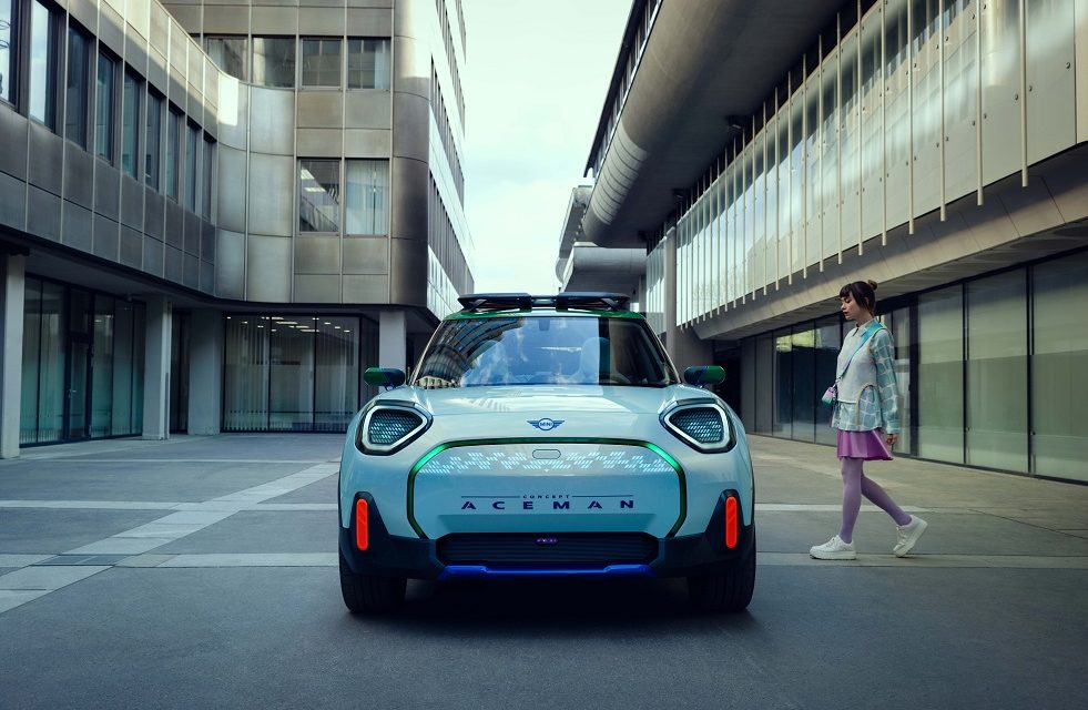 The MINI Concept Aceman: the first all-electric crossover model in the new MINI family