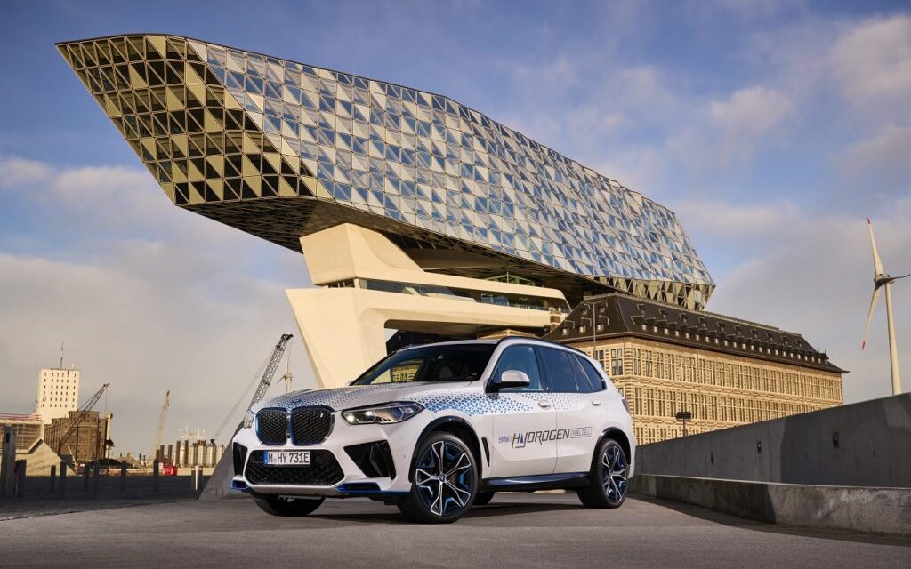 BMW Group brings hydrogen cars to the road: BMW iX5 Hydrogen pilot fleet launches
