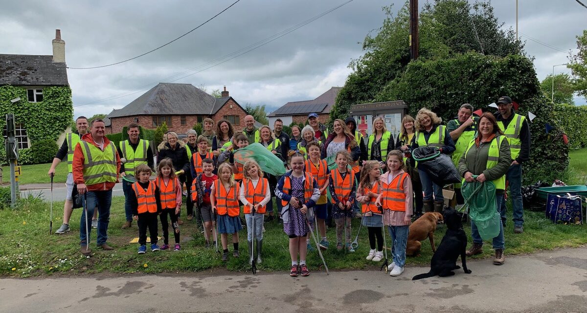 Litter pickers join Big Help Out to mark coronation