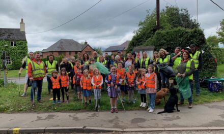 Litter pickers join Big Help Out to mark coronation