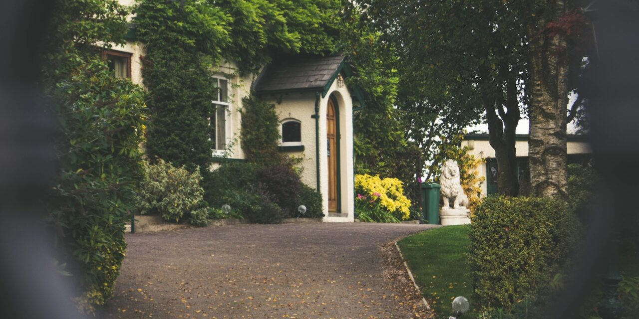 NEW DATA REVEALS REGIONS DEFYING THE HOUSE PRICE DROP