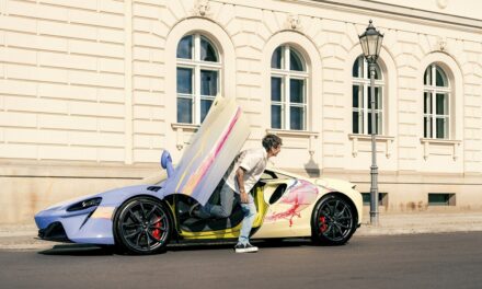 McLaren collaborates with emerging German artist Cevin Parker transforming the McLaren Artura into a work of art