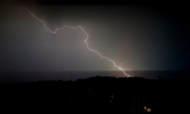 What to do if there is a thunder storm warning?