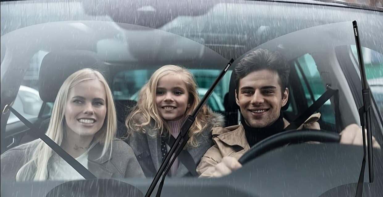 Problems with car wipers: how to fix them and ensure road safety