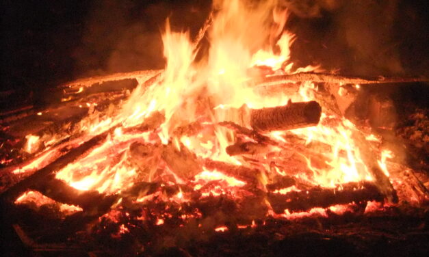 What are go movies to watch on Bonfire night?