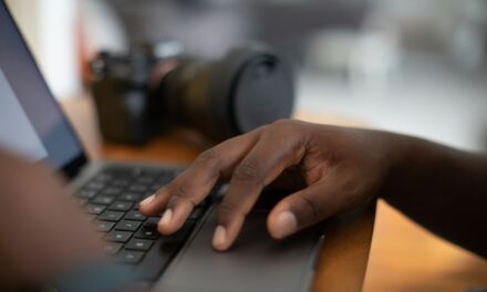 The Oakywood laptop stand experience
