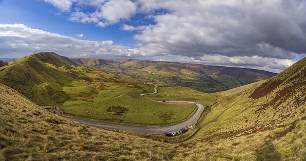 Mam Tor: The Shivering Mountain of the Peak District
