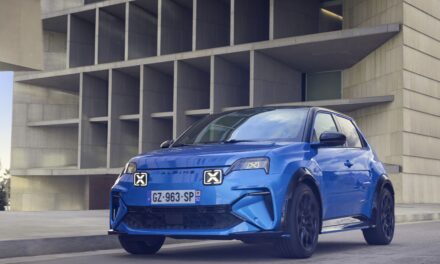 UK red-carpet debut for Alpine A290 as it’s driven to F1 75 Live launch event by Grand Prix winner Pierre Gasly