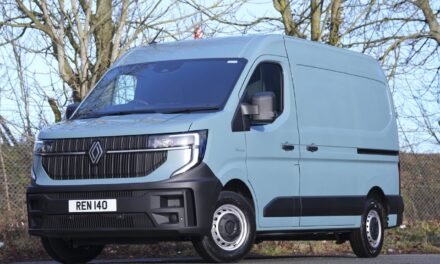 New Renault Master E-Tech named “Best Electric Van” in the 2025 DrivingElectric Awards