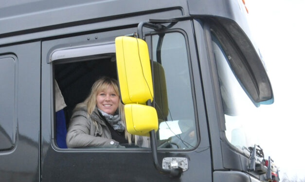 Last minute supercar, HGV and off-road driving experiences available for Mother’s Day