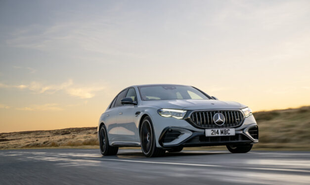 Mercedes-Benz UK delivers new cars to 100,000 private buyers under Agency model