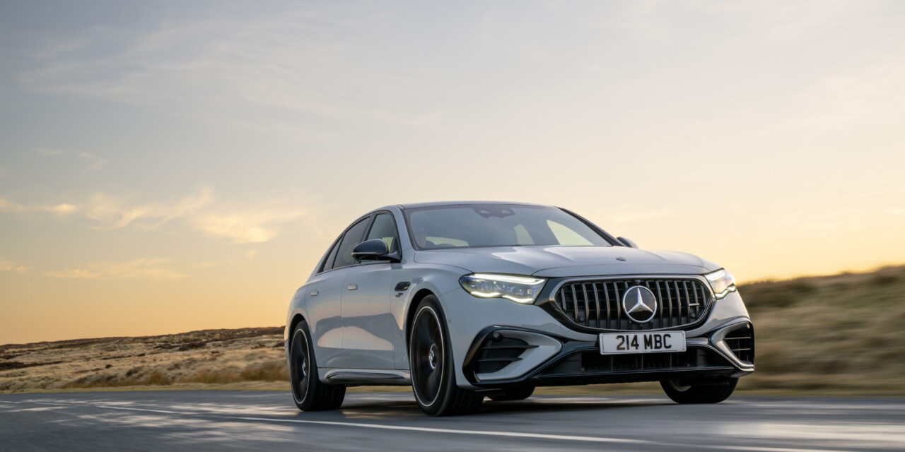 Mercedes-Benz UK delivers new cars to 100,000 private buyers under Agency model