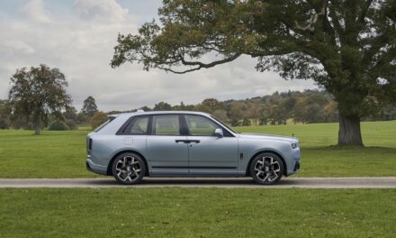 Rolls-Royce presents Black Badge Cullinan Daisy: inspired by one client’s remarkable path
