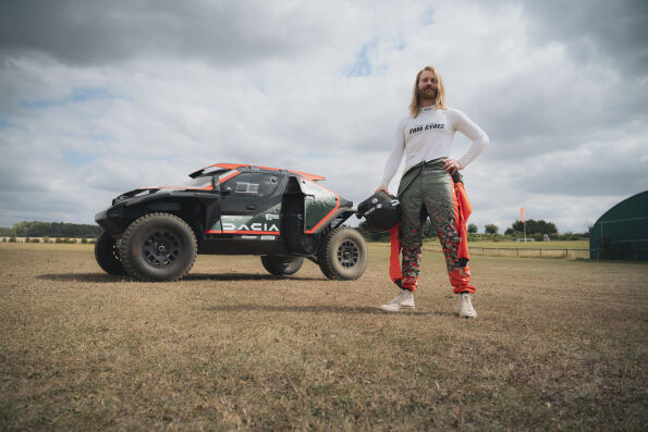 Music meets motorsport: Sam Ryder in the Dacia Sandrider!