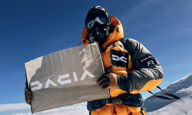 Peaky Blinder! Dacia Adventure Community member, Akke Rahman, conquers Manaslu in just 9 days