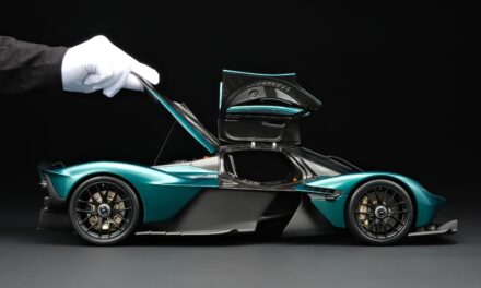 Amalgam Collection perfectly recreates Aston Martin Valkyrie in 1:8 scale