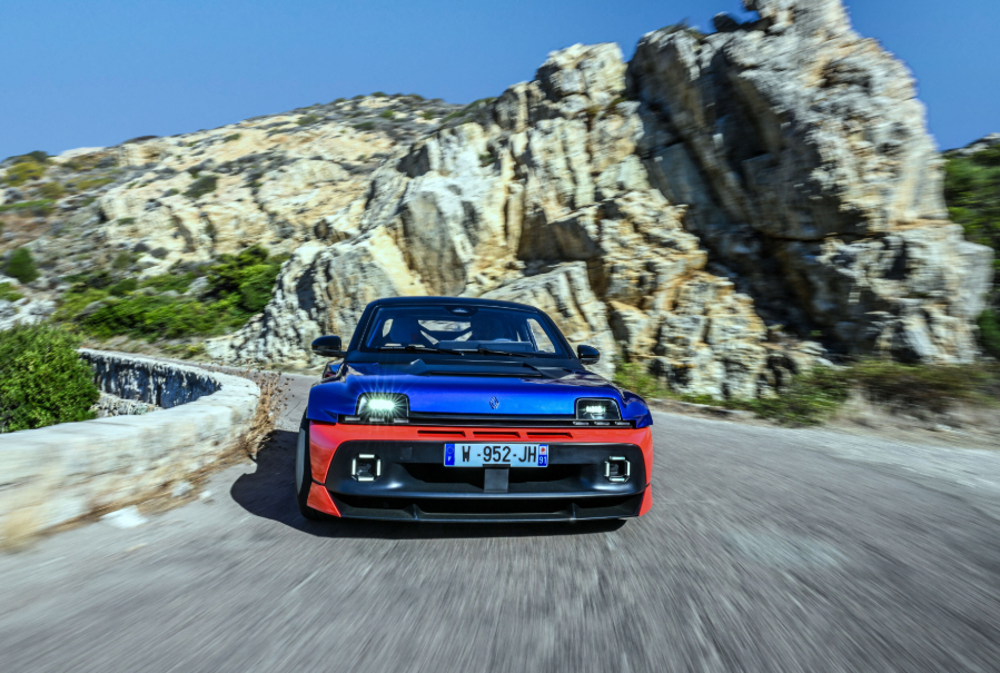 Renault 5 Turbo 3E excites with its first public runs at the Historic Tour de Corse rally