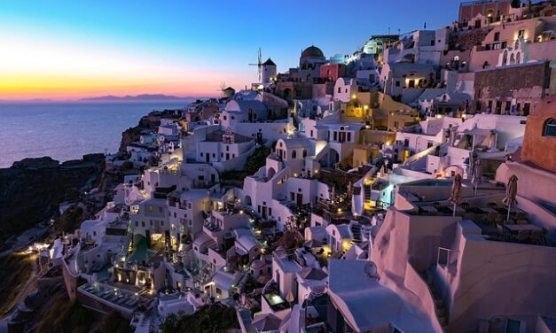 SEVEN IN TEN BRITS CAN’T PUT THEIR PHONES DOWN ON HOLIDAY